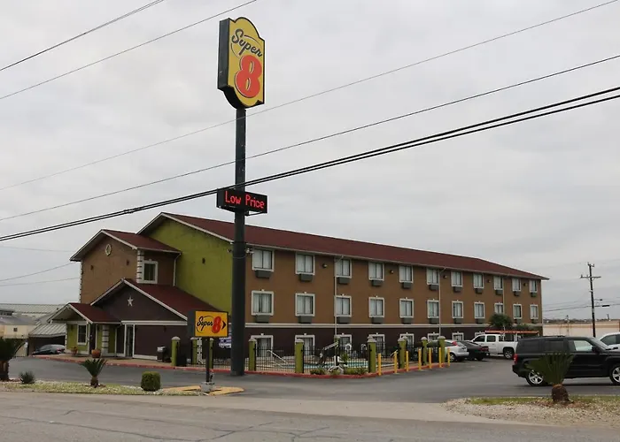 Super 8 By Wyndham San Antonio/I-35 North